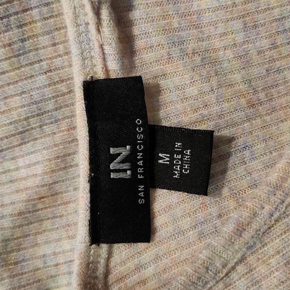 I.N. San Francisco Speckled Ruched Cut Out Back Top - Picture 7 of 8